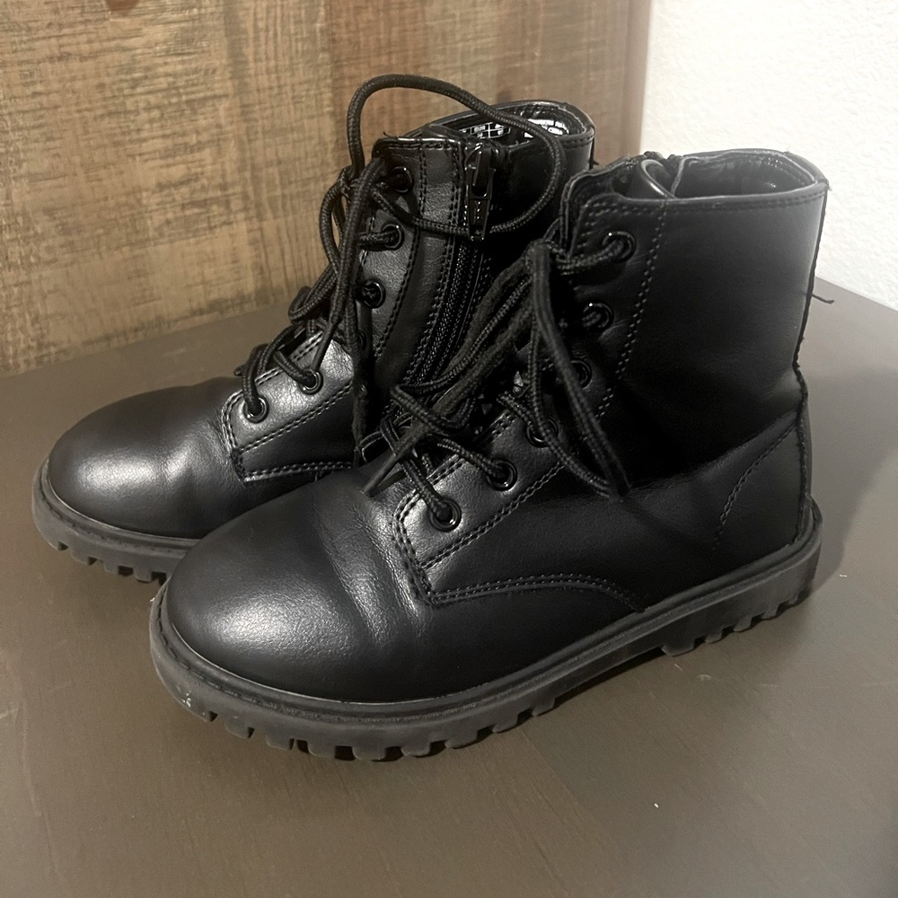 Gap black lace boots little girls size 13! In great condition.